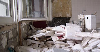 Демонтаж хрущевки в Вятских Полянах - удаление старых полов и стен по выгодной цене от 1727 рублей.